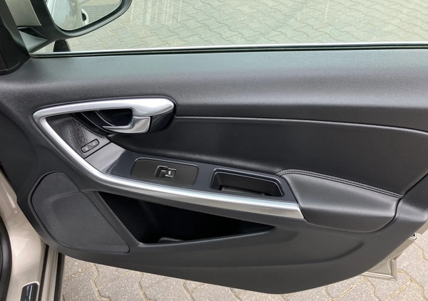 Volvo V60 cena 42900 przebieg: 245324, rok produkcji 2014 z Polanów małe 781
